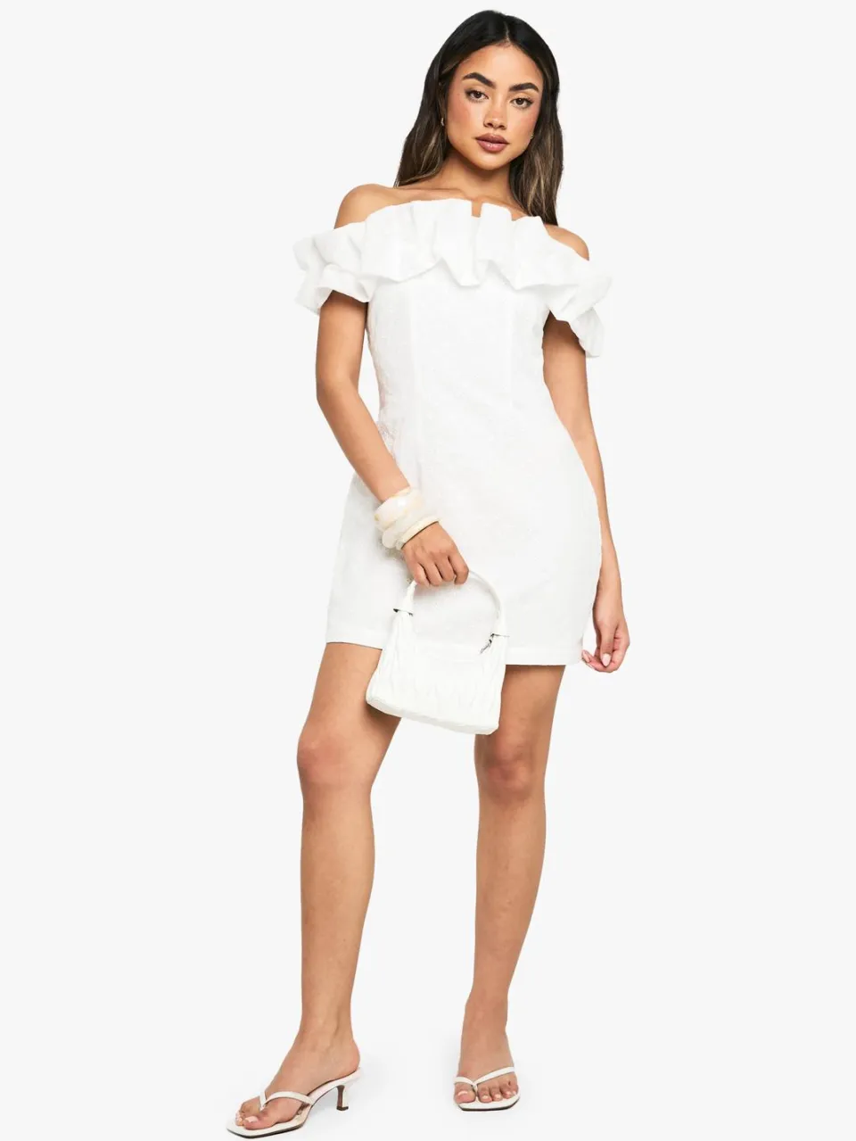 boohoo Dames Broderie Ruffled Detail Bardot Mini Dress wit, foto 3