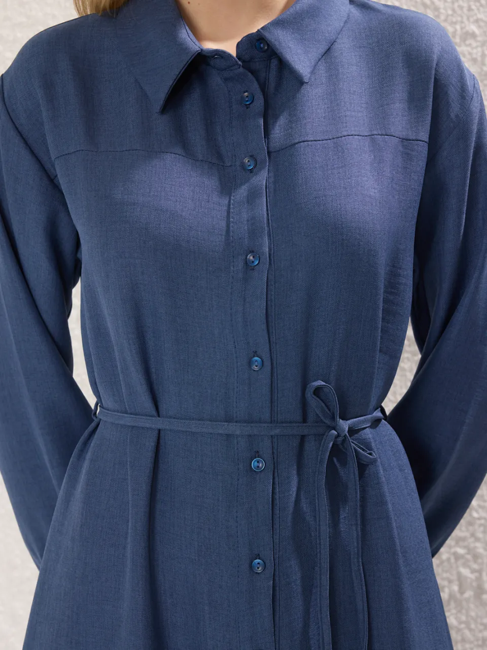 Trendyol Modest Dames Donkerblauw Effen Maxi Lang Casual Blousejurk Modest Jurken marineblauw/blauw, foto 2