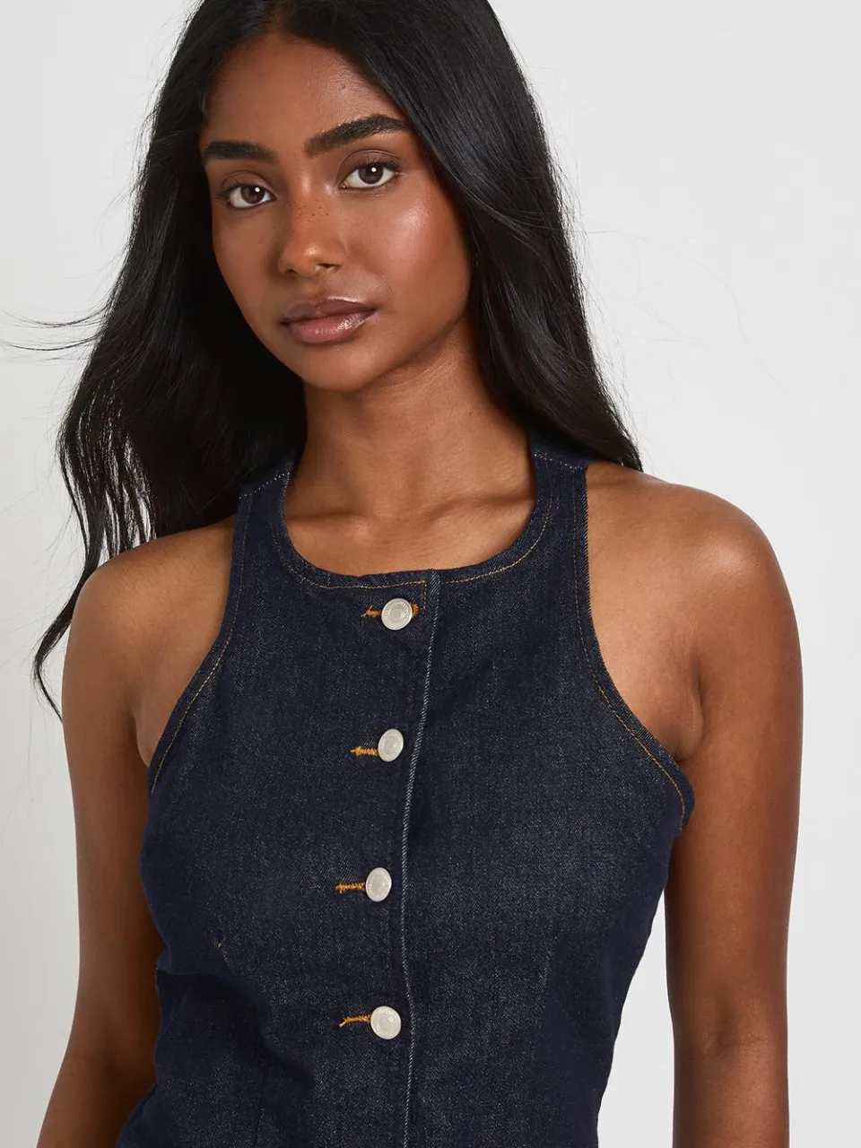 boohoo Dames Mouwloze Denim Mini-jurk Met Getailleerde Taille, foto 4