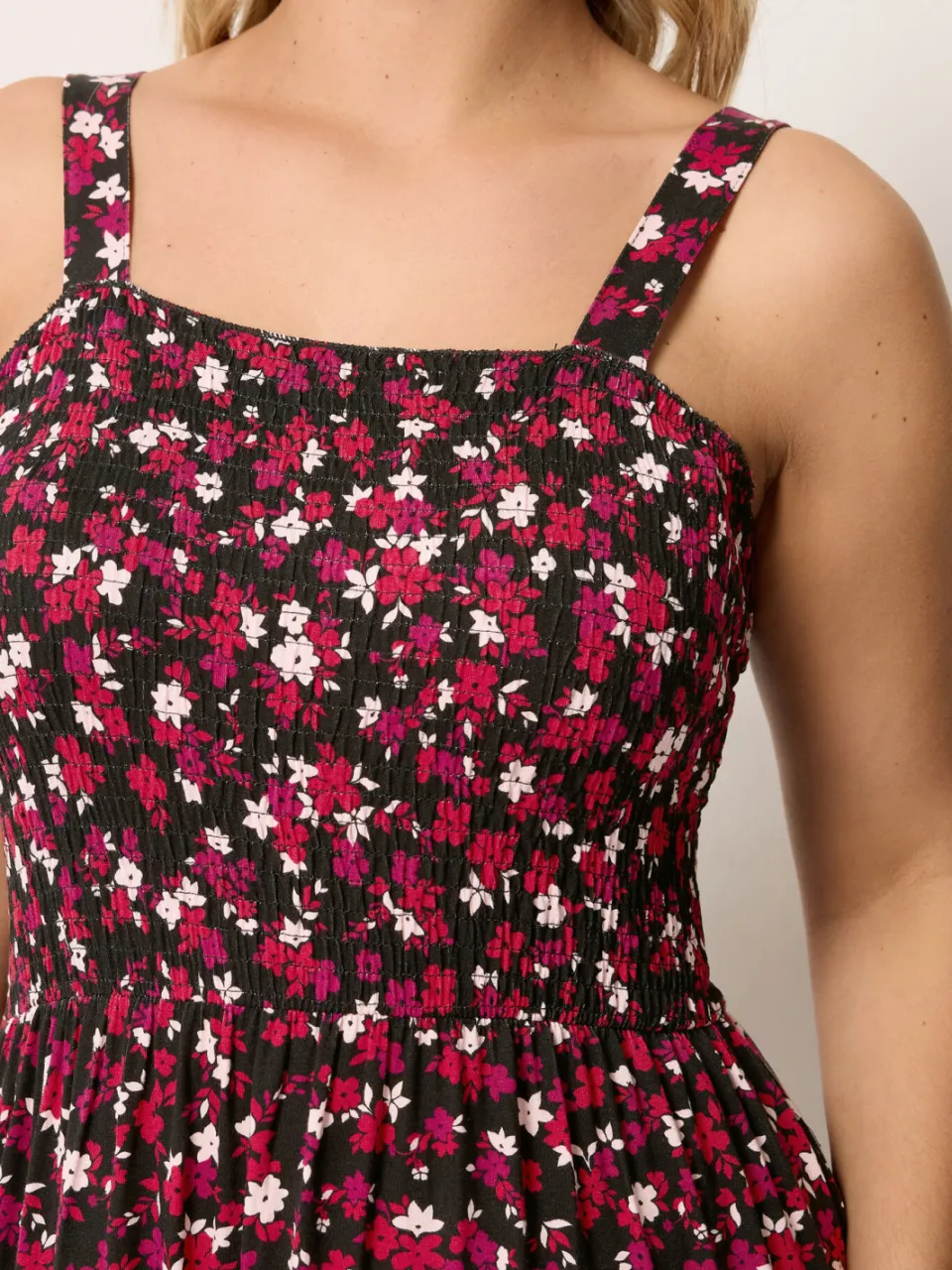 Yours Zwarte Jurk Met Bloemenprint En Smockwerk, foto 4