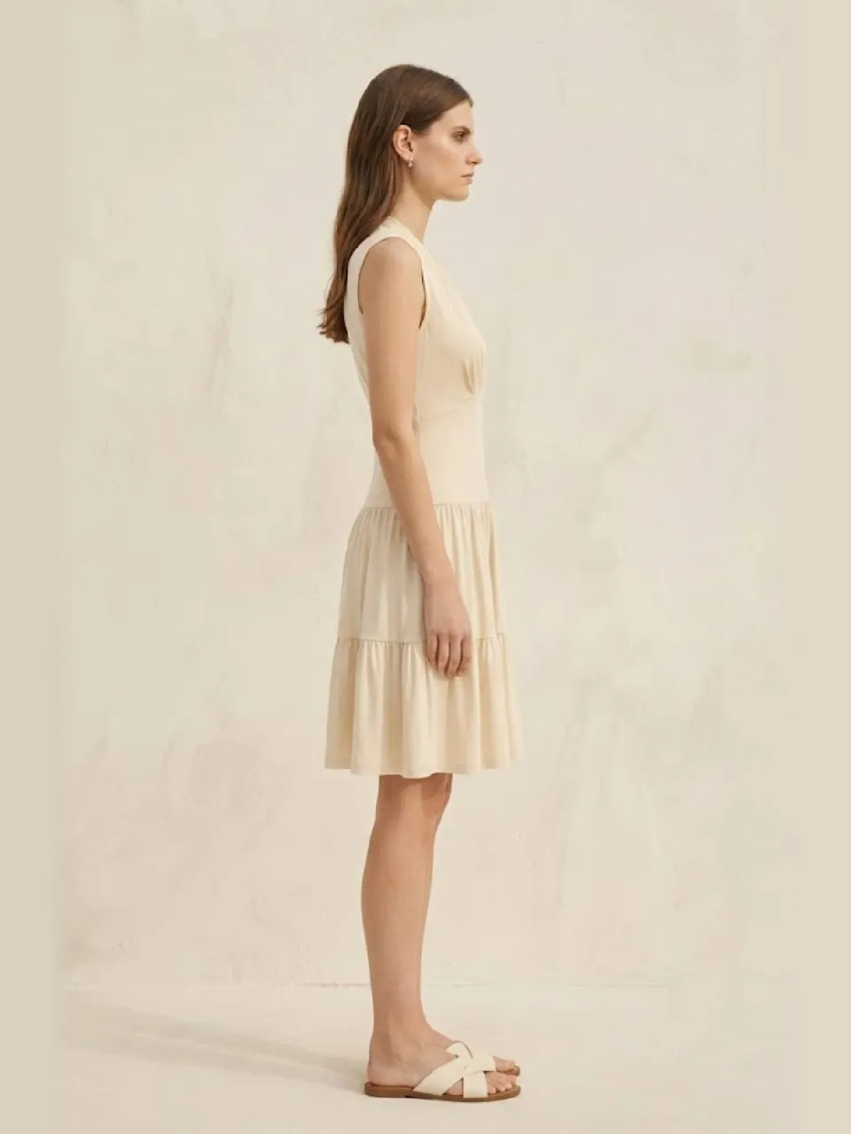Conquista Midi-jurk met soepele draperie en V-hals crème, foto 2