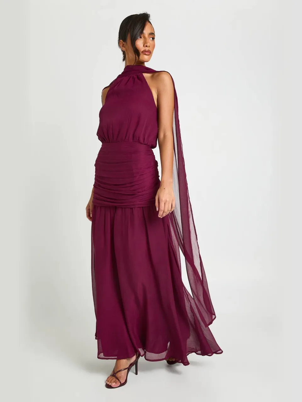 boohoo Dames Chiffon Geplooide Maxi-jurk Met Volle Rok Bessen