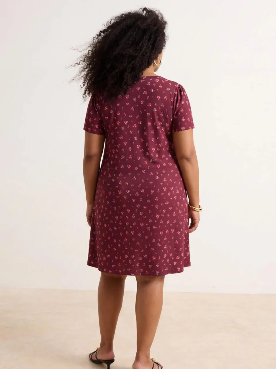 Trendyol Curve Dames Bordeaux Bloemen Kort / Mini Kort Casual Skater Grote maten Jurk, foto 2