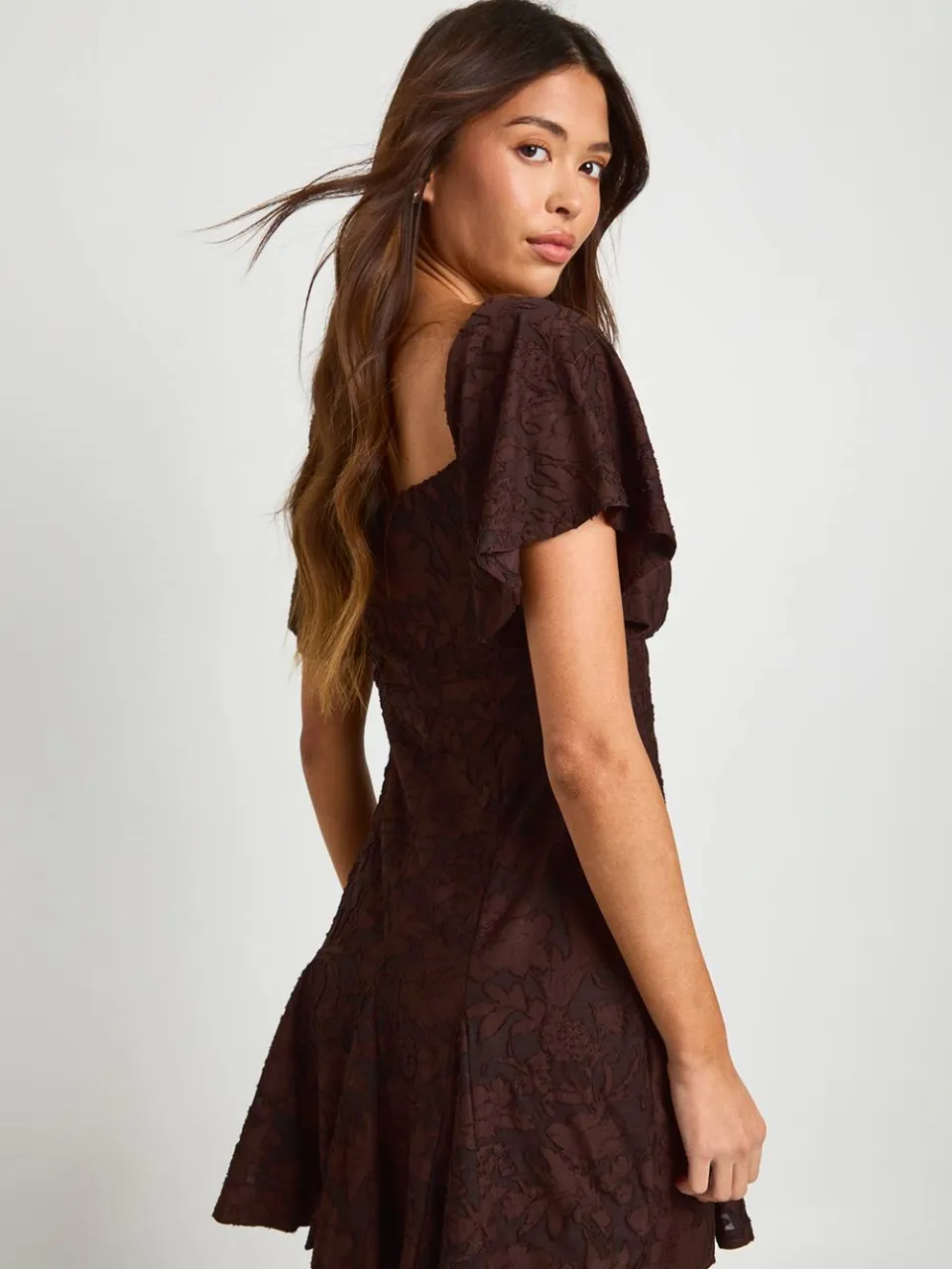 boohoo Dames Burnout Bloemenprint Godet Zoom Mini Jurk chocoladebruin, foto 3