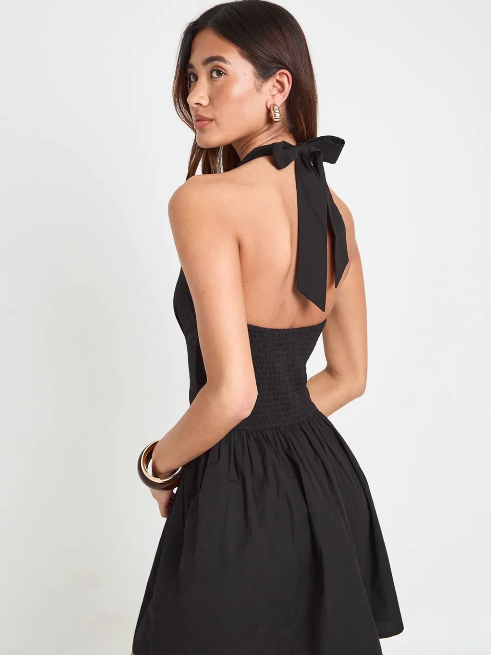 boohoo Dames Katoenen Popeline Halter Neck Geplooide Mini Jurk zwart, foto 2