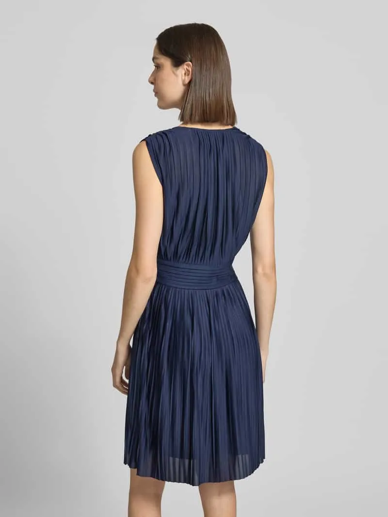 GUIDO MARIA KRETSCHMER WOMAN Knielange cocktailjurk in plooien-look Model 'Linn' marineblauw, foto 3