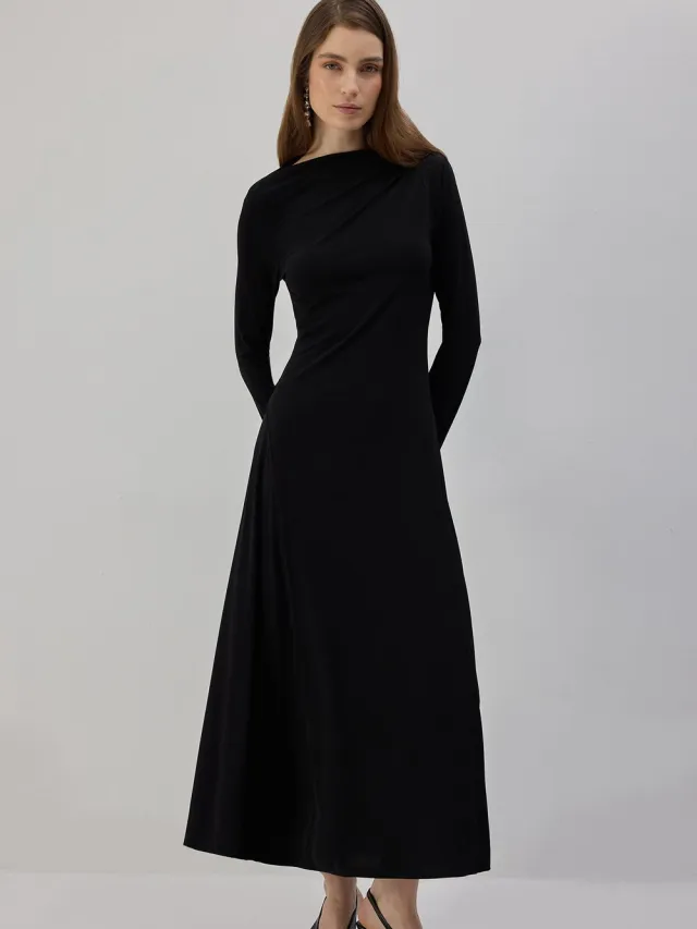 TOUCHÉ PRIVÉ Gebreide maxi-jurk met watervalhals - Zwart - Dames
