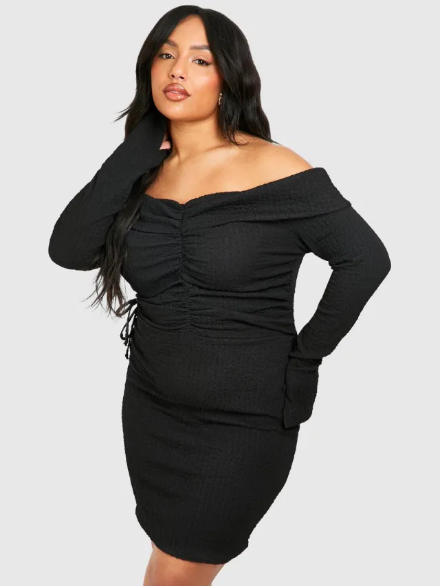 boohoo Dames Plus Getextureerde Off Shoulder Gerafelde Bodycon Jurk Zwart