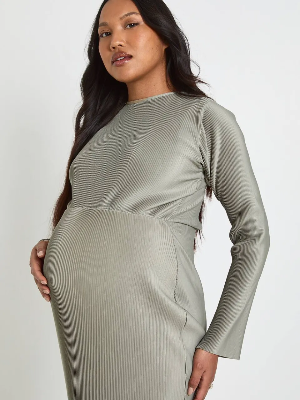 boohoo Dames Zwangerschaps Plisse Vleermuis Midaxi Jurk licht kaki, foto 3