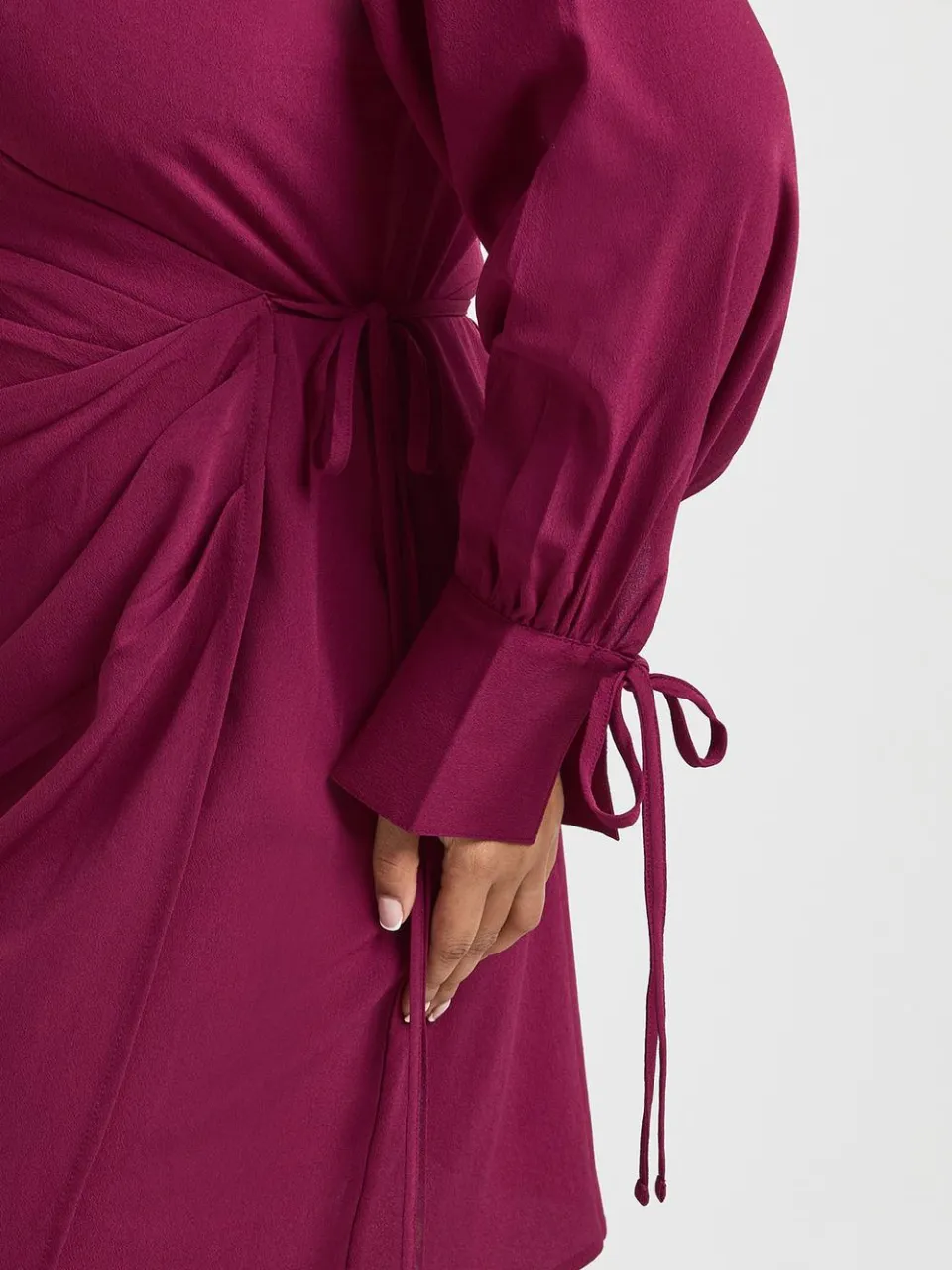 boohoo Dames Plus Geweven Wikkel Strik Midaxi Jurk pruim, foto 4