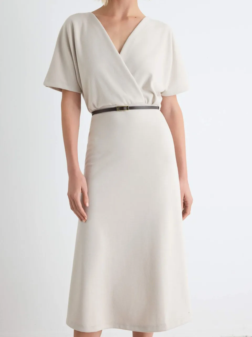 Trendyol TRENDYOLMİLLA Dames Beige Effen Midi Driekwart mouw A-lijn Jurken, foto 2