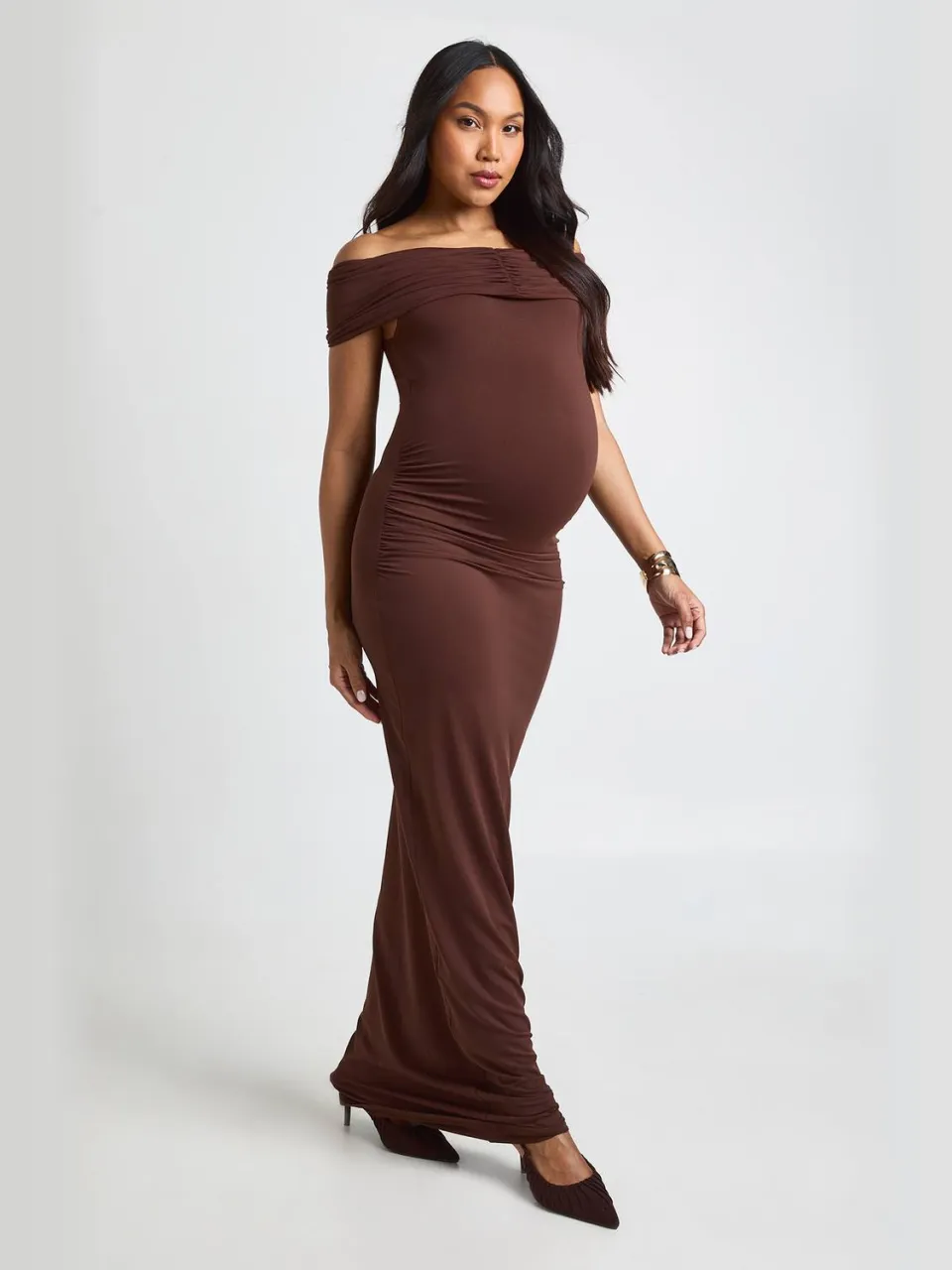 boohoo Dames Zwangerschaps Bardot Geplooide Maxi Jurk chocoladebruin, foto 3