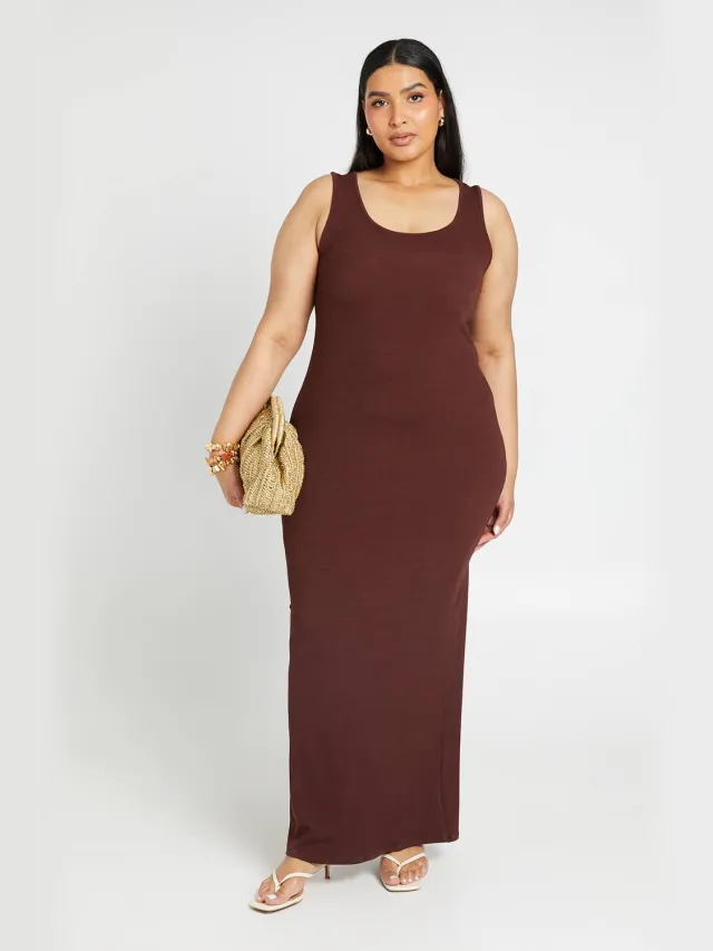boohoo Dames Plus Geribbelde Maxi Jurk Met Ronde Hals Chocoladebruin