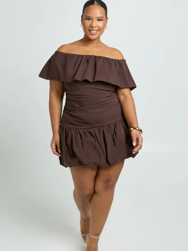 boohoo Dames Plus Puff Ball Bardot Mini Jurk Chocoladebruin
