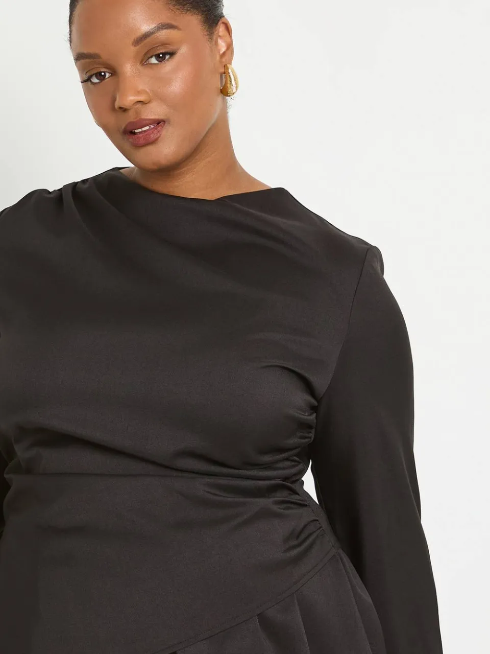 boohoo Dames Plus Mini-jurk Met Slash-hals En Lange Mouwen zwart, foto 2