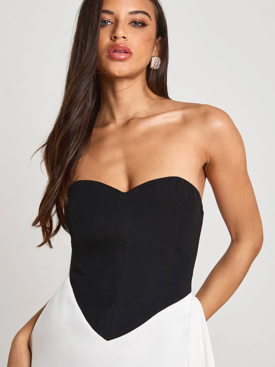 boohoo Dames Contrast Drapeer Bodycon Mini Jurk zwart, foto 4