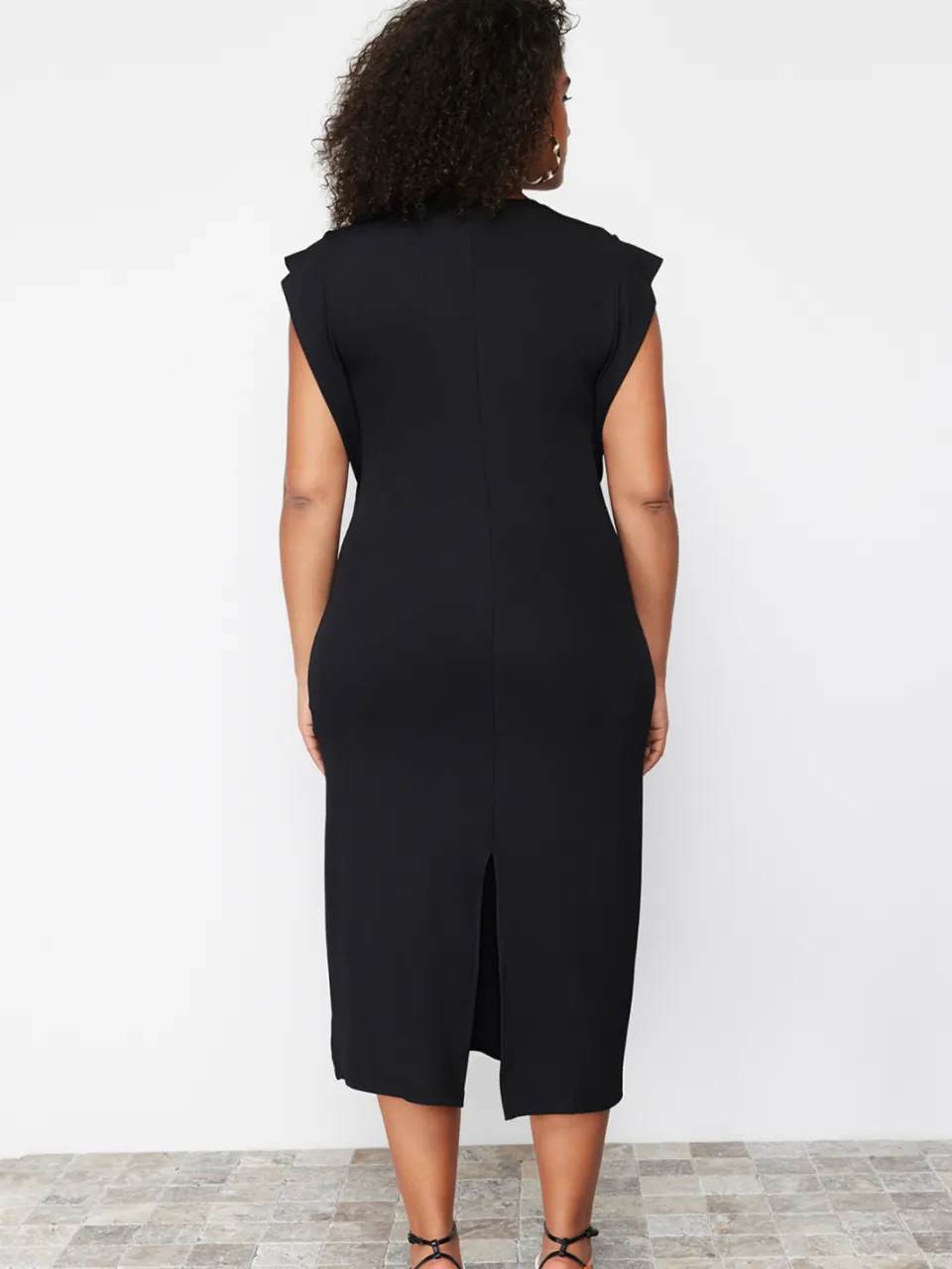 Trendyol Curve Dames Zwart Effen Midi Mouwloos Casual Recht Grote maten Jurk, foto 2