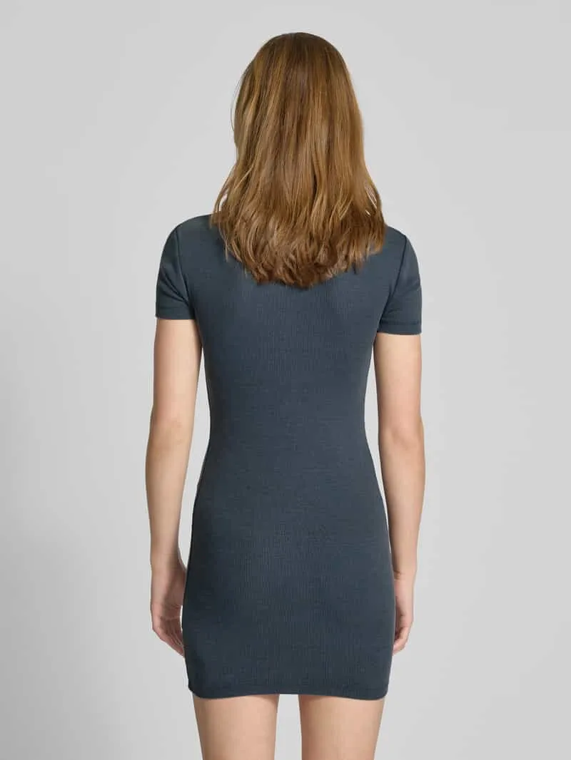 Calvin Klein T-shirtjurk met labelpatch en ronde hals antraciet, foto 3