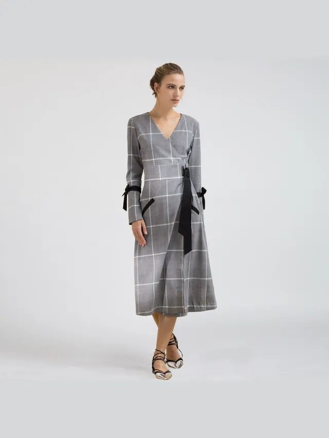 Smart & Joy Wikkel Tartan Midi -jurk Grijs