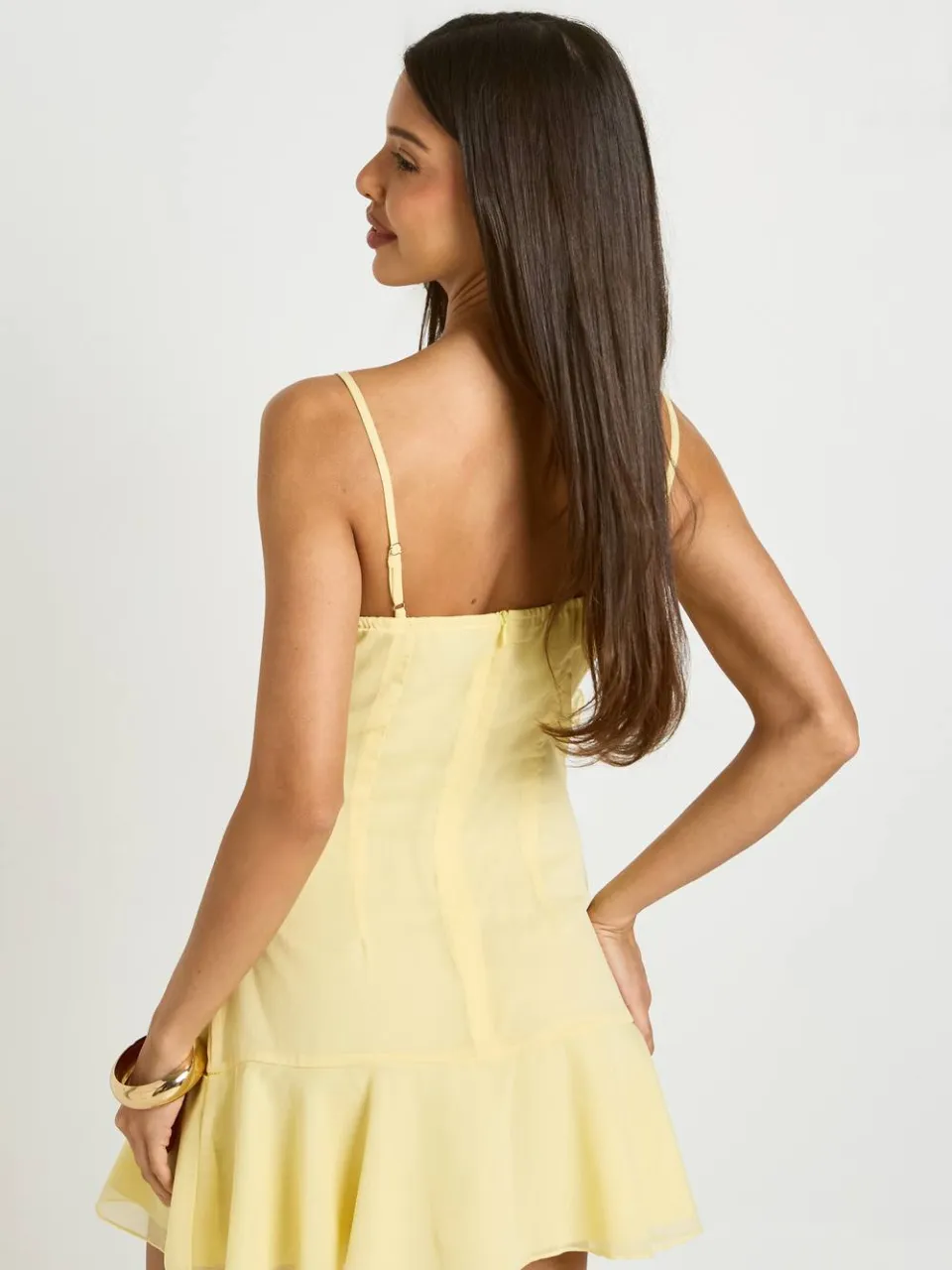 boohoo Dames Mini Jurk Met Ruches Detail citroen, foto 2