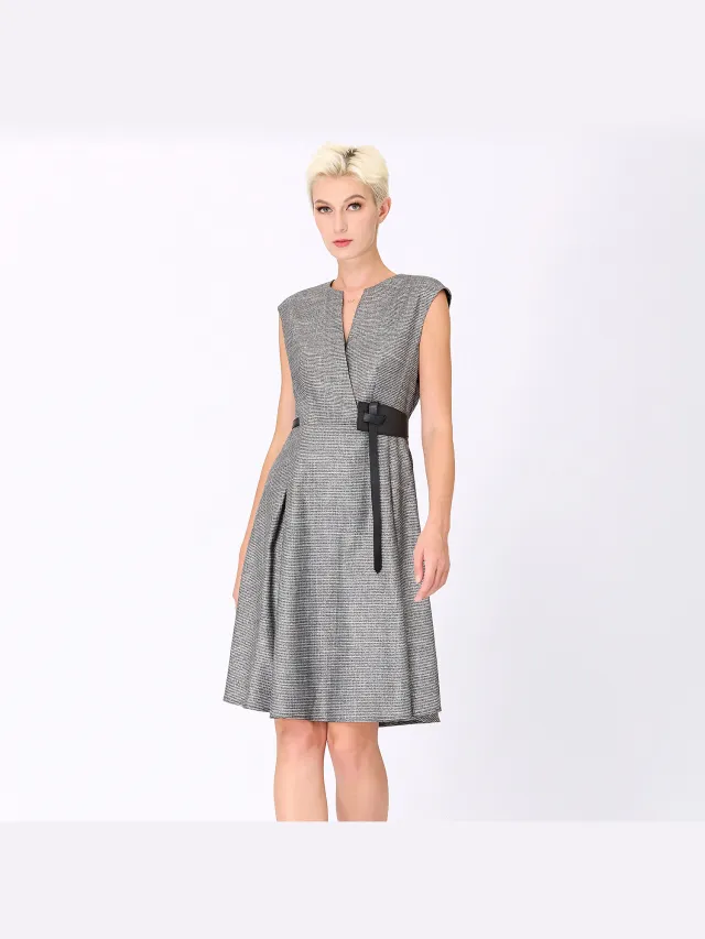Smart & Joy Trapeze -jurk met kruiseffect Zilver