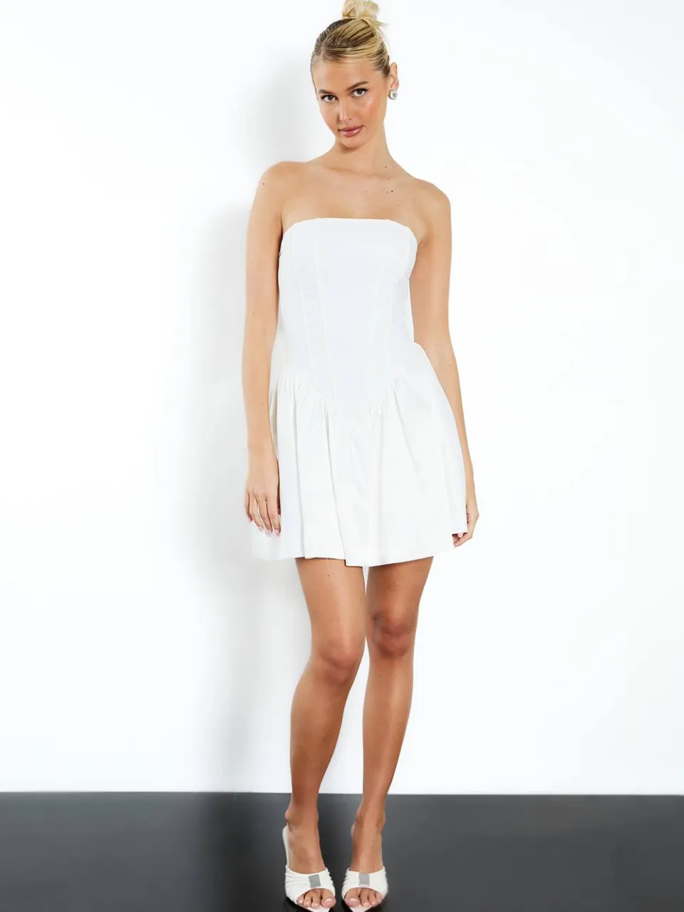 boohoo Dames Bandage Corset Mini Skaterjurk wit, foto 3