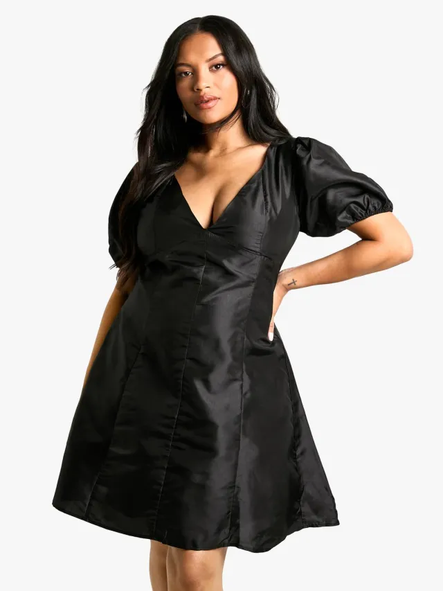 boohoo Dames Plus Geweven Geplooide Detail Pofmouw Skaterjurk Zwart