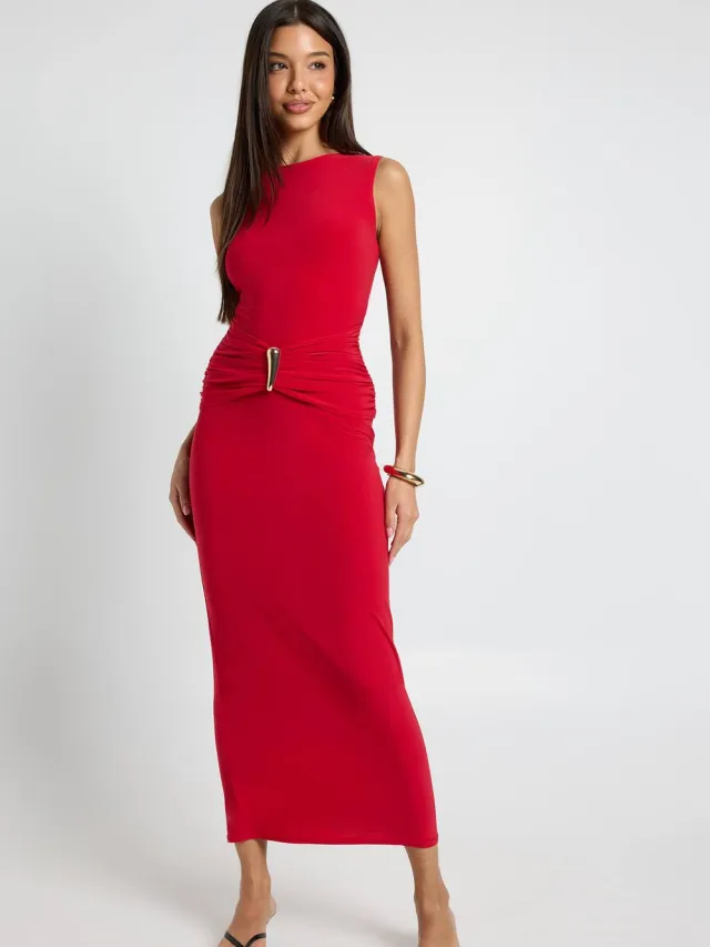 boohoo Dames Dubbellaags Slinky Maxi-jurk Met Goudkleurig Detail En Plooien Rood
