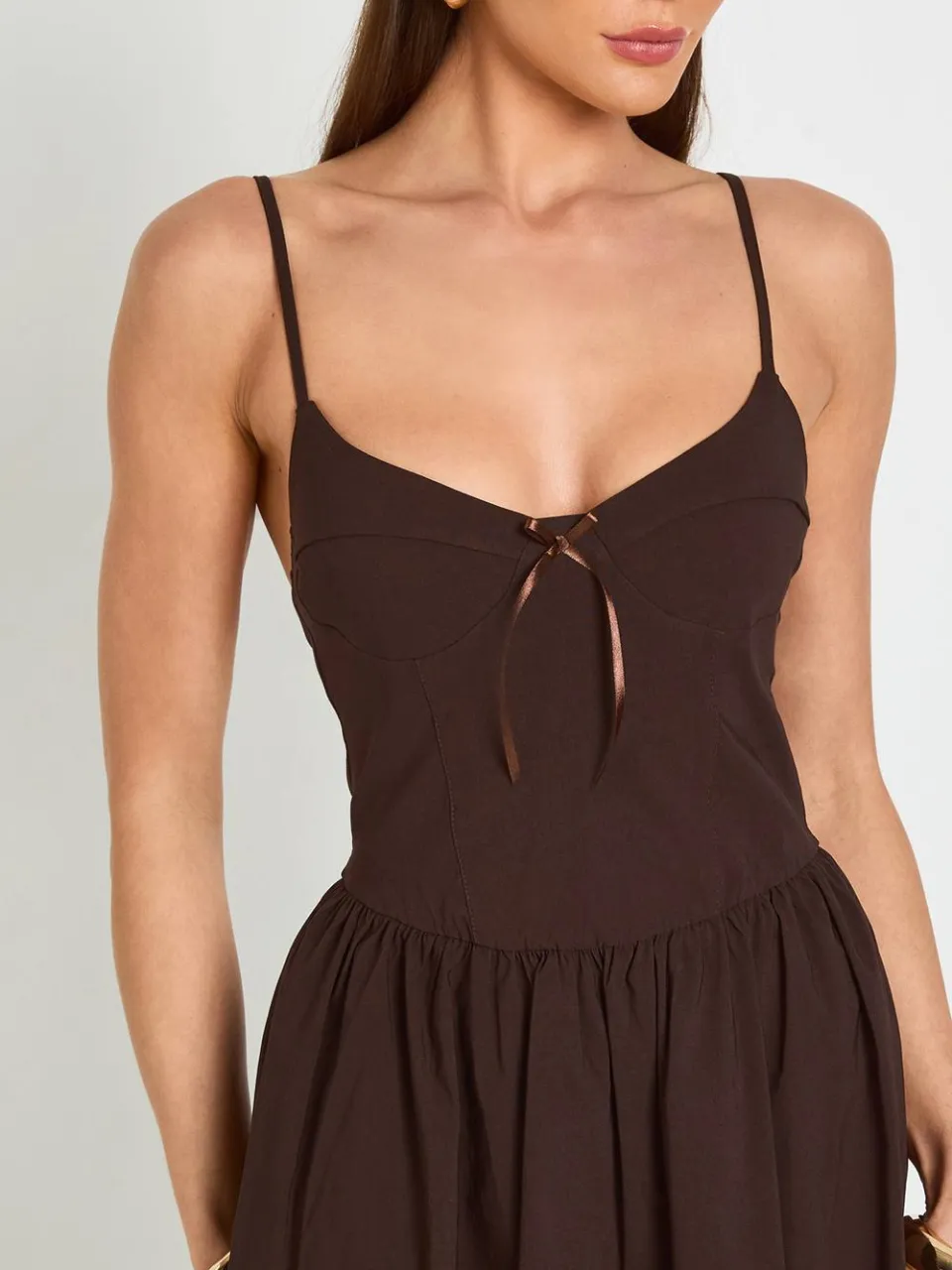boohoo Dames Bengaline Buste Cup Detail Cami Band Midaxi Jurk chocoladebruin, foto 3