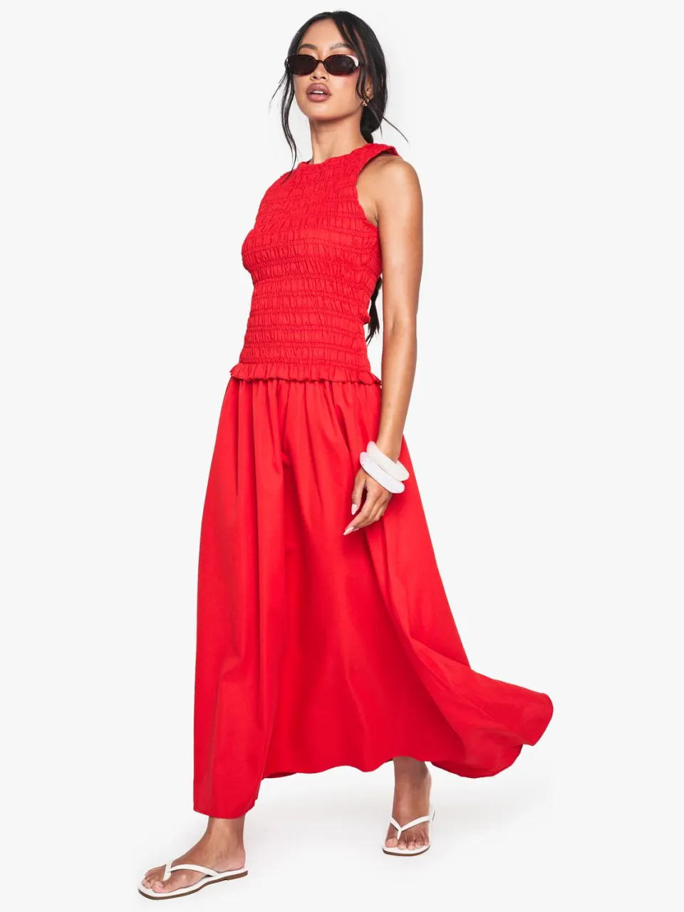 boohoo Dames Racer-neck gerimpelde droptaille midaxi jurk rood, foto 2