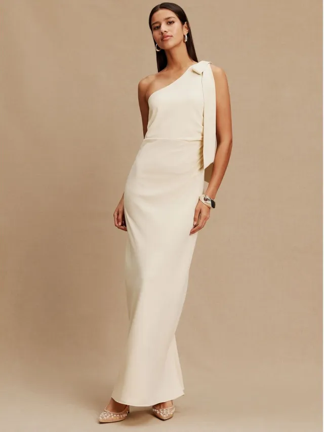 Next Dames - Maxi-bruidsmeisjesjurk met strik en één bedekte schouder - Crème Cream