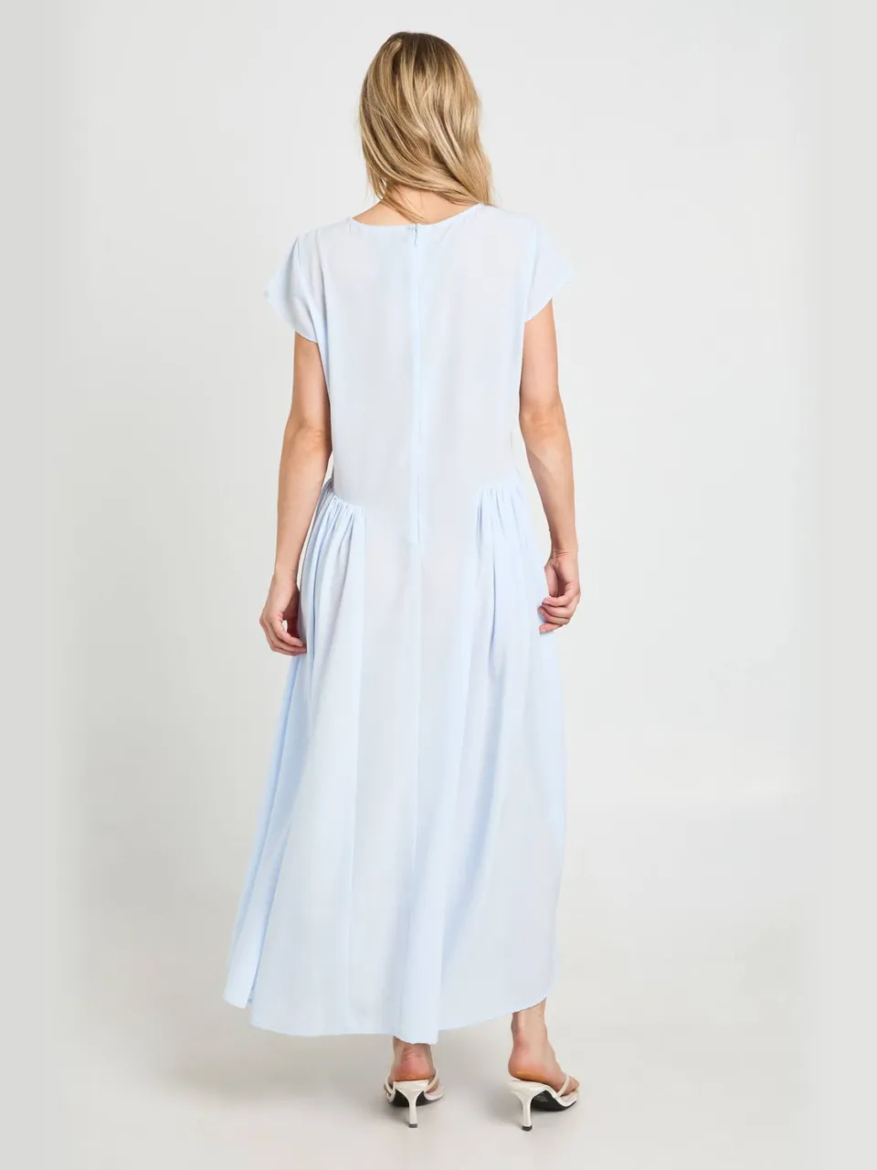boohoo Dames Petite Getextureerde Volume Rok Midaxi Jurk pastelblauw, foto 2