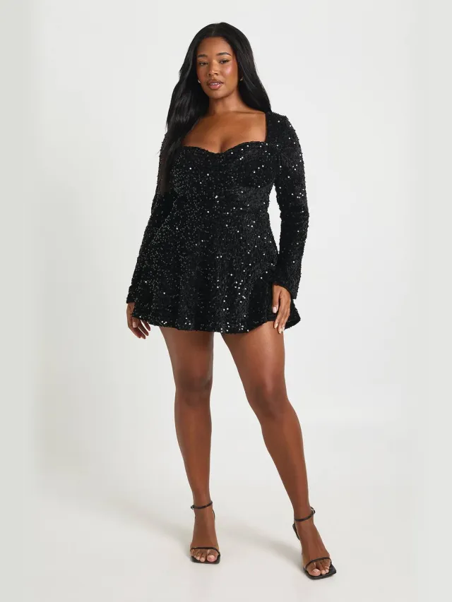 boohoo Dames Plus Sweetheart Hals Lange Mouw Skater Jurk zwart