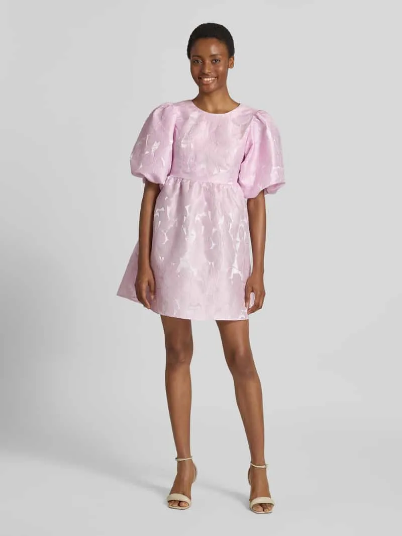 Yas Cocktailjurk met pofmouwen model 'NOEALLA' lila, foto 3