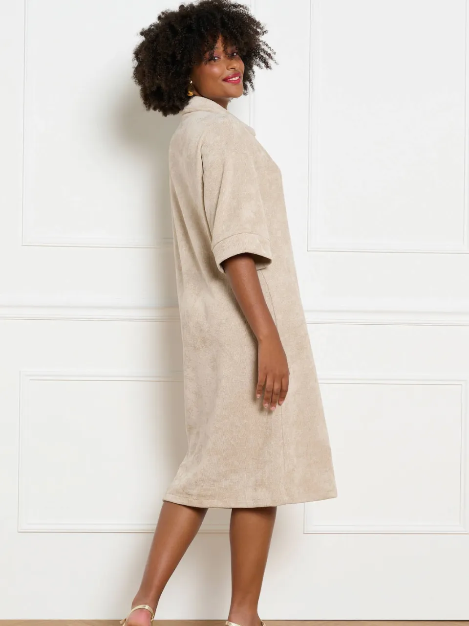 LOLALIZA fluwelen midi jurk - beige, foto 3