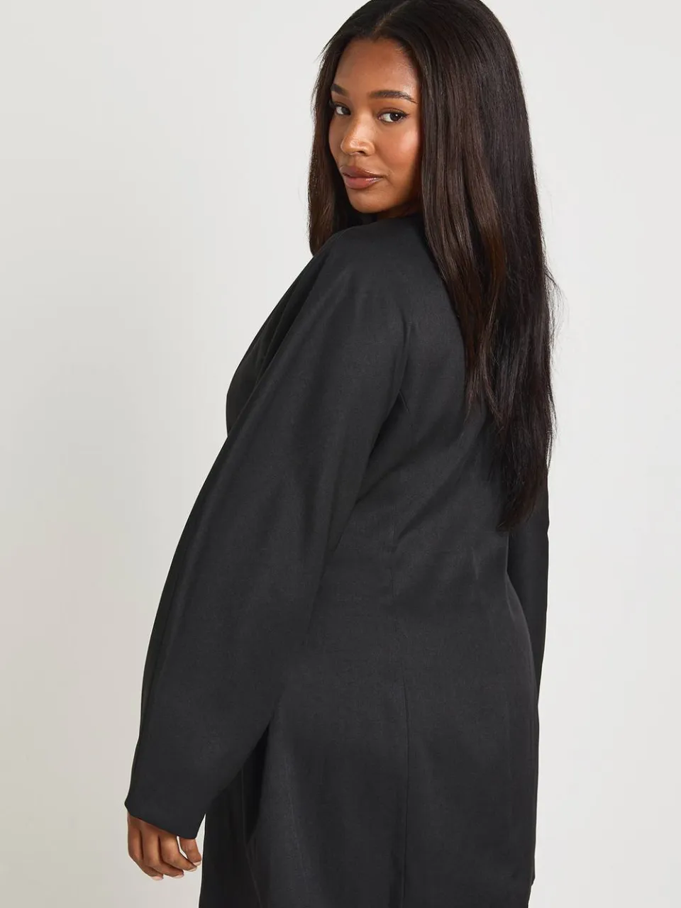 boohoo Dames Plus Size Kraagloze Blazerjurk met Getailleerde Taille zwart, foto 2