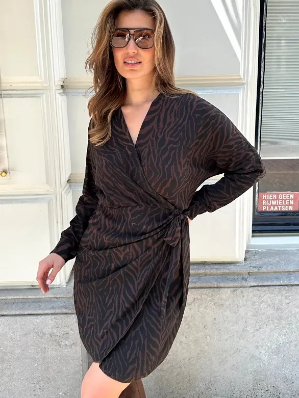 Fashion Musthaves Wrap Jurk Zebra Longsleeve Choco Bruin