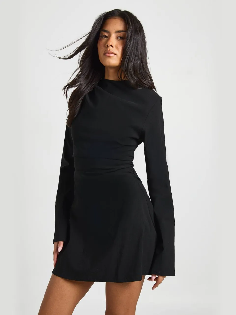 boohoo Dames Mini Jurk met Gerimpelde Taille en Wijde Mouwen zwart, foto 2