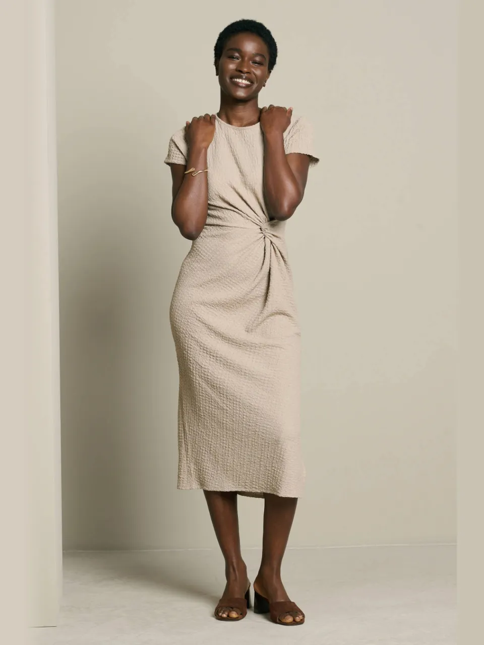 LOLALIZA midi jurk met knoopdetail - taupe, foto 5