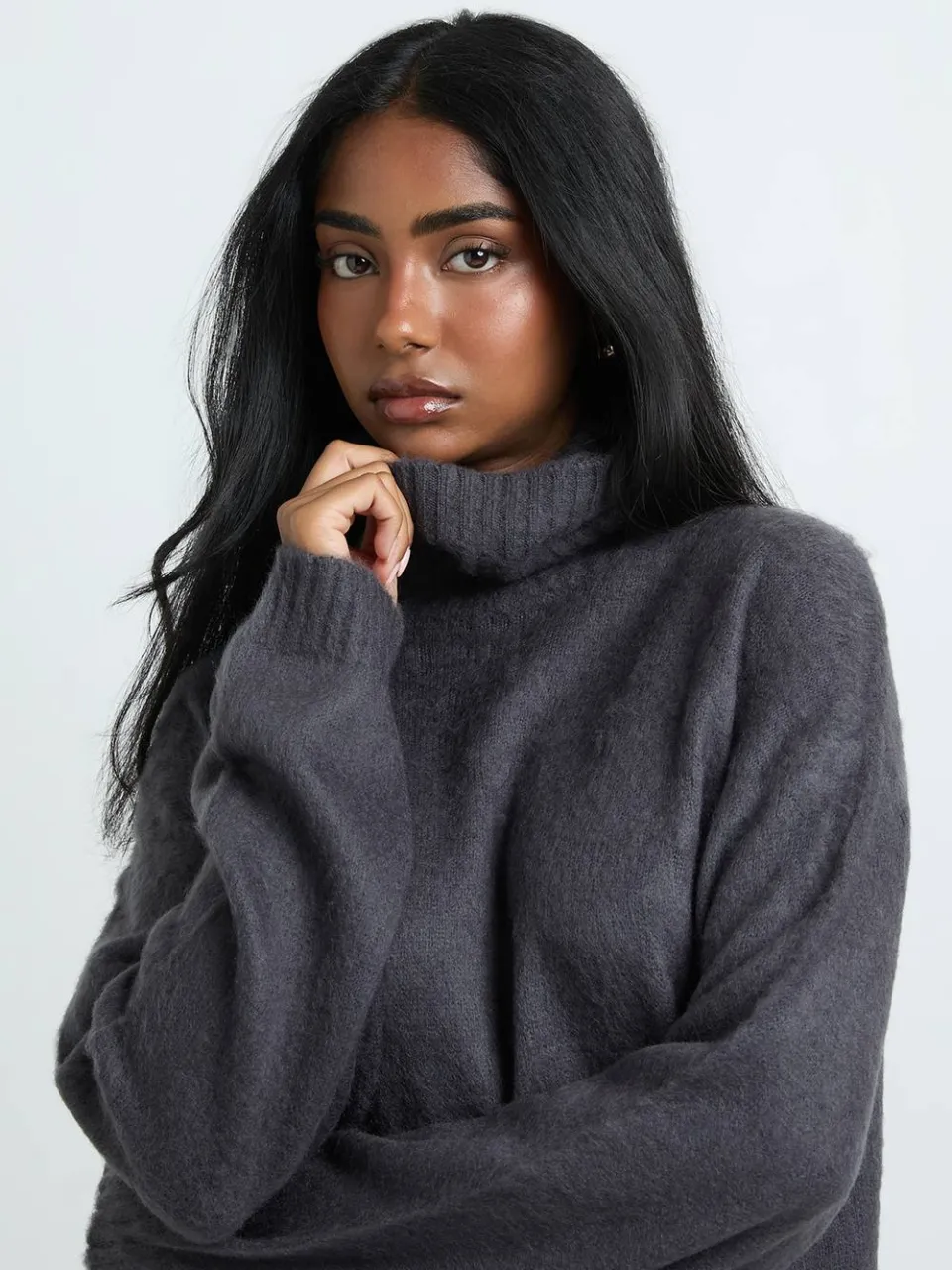 boohoo Dames Superzachte Geborstelde Gebreide Coltrui Mini-jurk houtskool, foto 4
