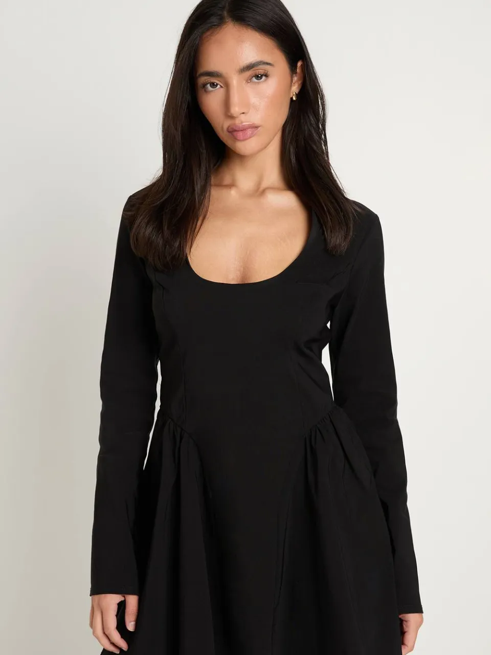 boohoo Dames Bengaline Mini-jurk Met Lange Mouwen En Wijde Rok zwart, foto 2