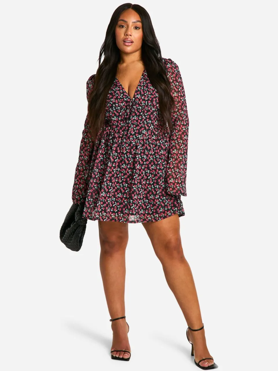 boohoo Dames Plus Geweven Bloemen Milkmaid Skaterjurk zwart, foto 3