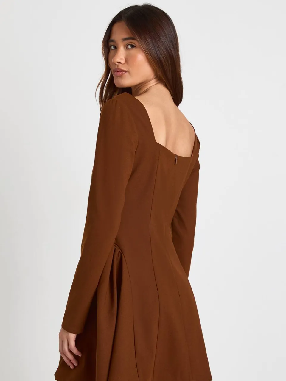 boohoo Dames Vierkante Hals Lange Mouw Wijde Rok Mini Jurk chocoladebruin, foto 2