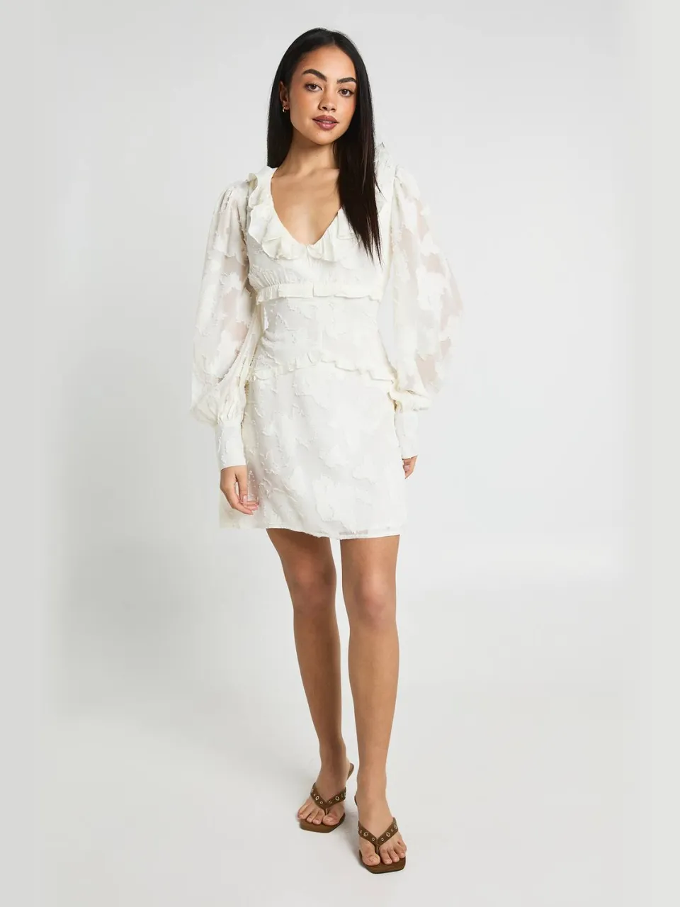 boohoo Dames Burnout Mini-jurk Met Ruches En Volumineuze Mouwen ivoor, foto 3
