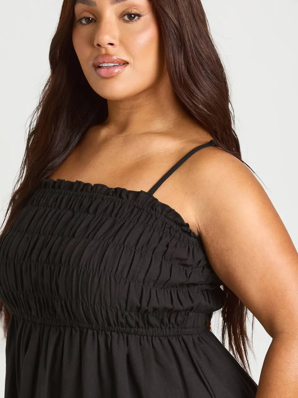 boohoo Dames Plus Linnen-look Bandjes Gesmockte Gelaagde Smock Jurk zwart, foto 4