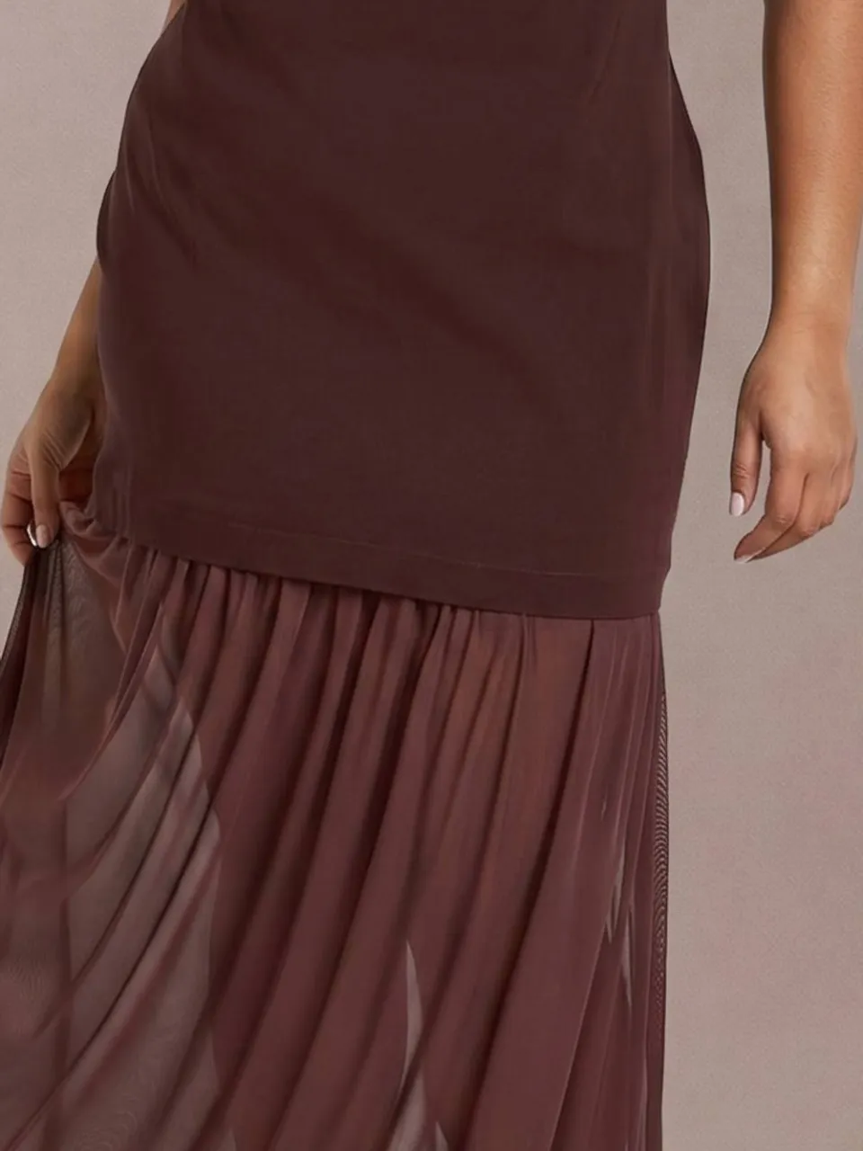 boohoo Dames Plus Doorschijnende Zoom Mouwloze Maxi Jurk chocoladebruin, foto 3