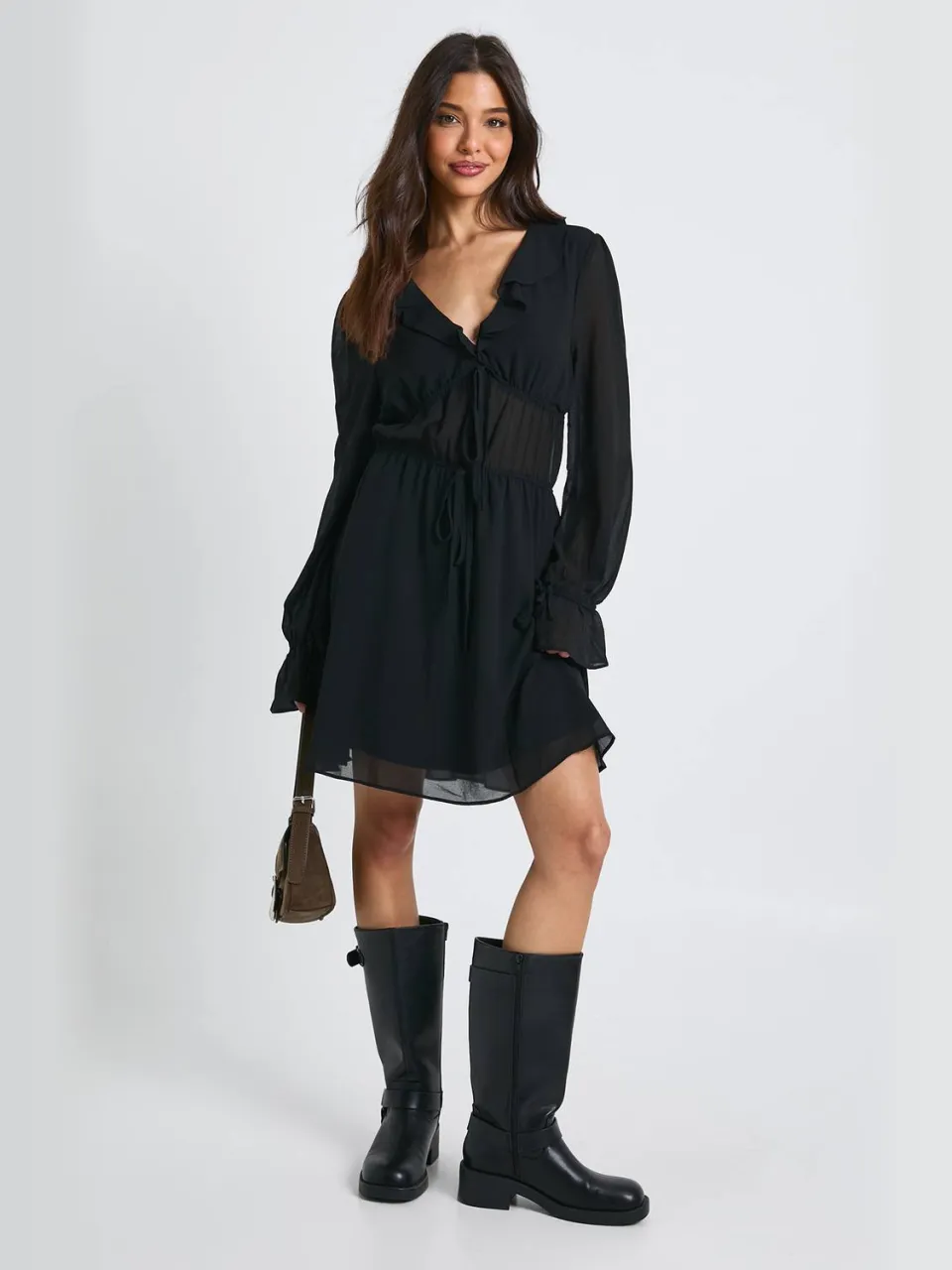boohoo Dames Mini-jurk met lange mouwen, geruched met franje-detail zwart, foto 2