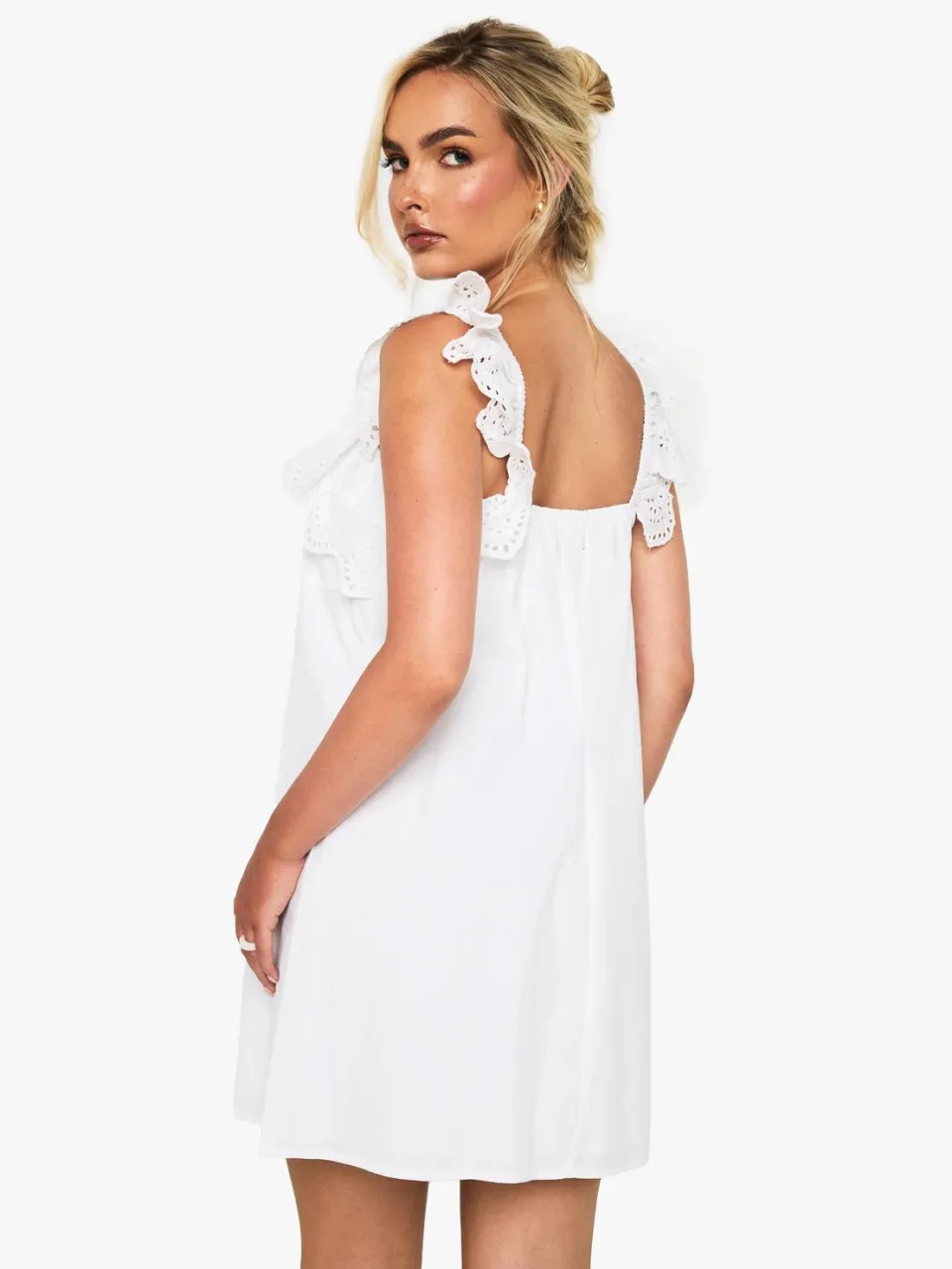 boohoo Dames Cotton Ruffle Crochet Smock Mini Dress wit, foto 2