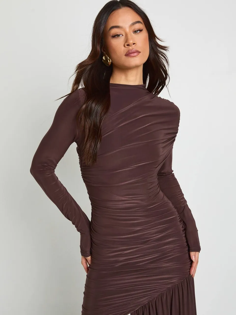 boohoo Dames Tall Hoge Hals Drape Mini Jurk chocoladebruin, foto 2