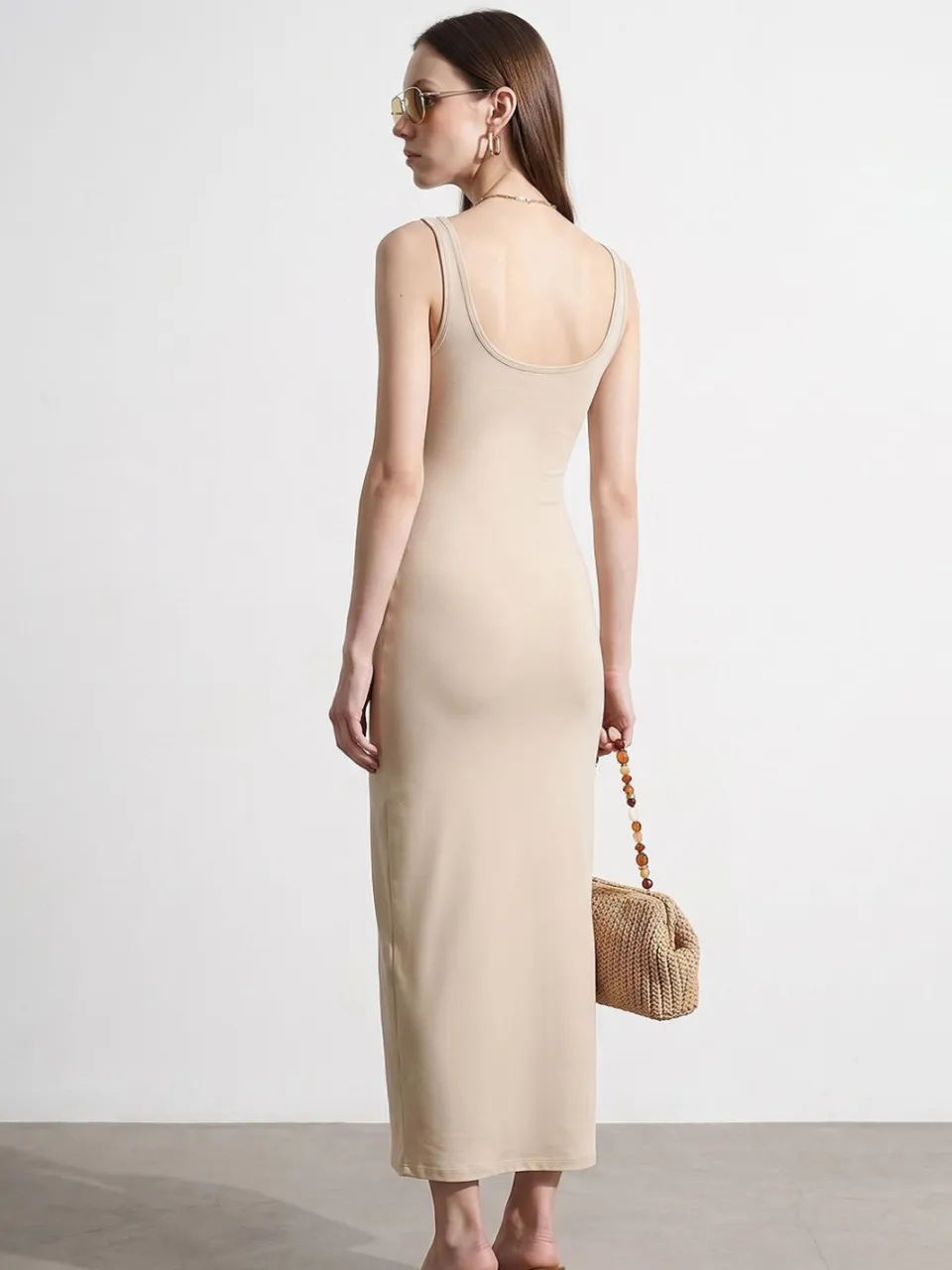Dilvin Mouwloze Bodycon Midi Jurk beige, foto 2